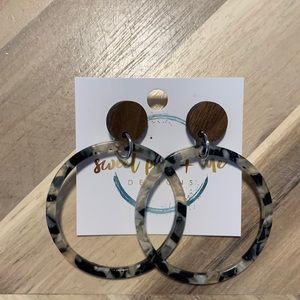 Tortoise shell hoop earrings